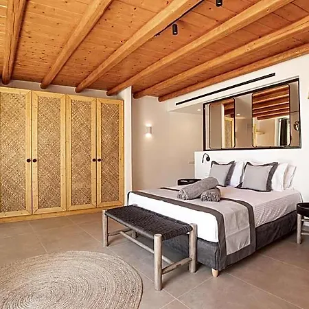 Ikies Of Mykonos Bed and Breakfast 5*
